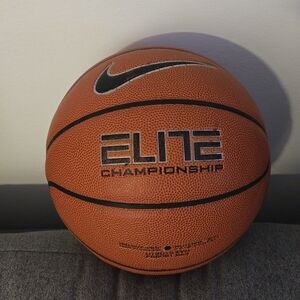 Nike Elite Championship Basketball Size 6 / 28.5 (Women or U14 Boys) Pre-Owned